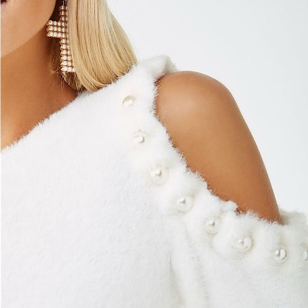 FOREVER 21 White Fuzzy Pearl-Trimmed Cold Shoulder Fluffy Warm Sweater MEDIUM